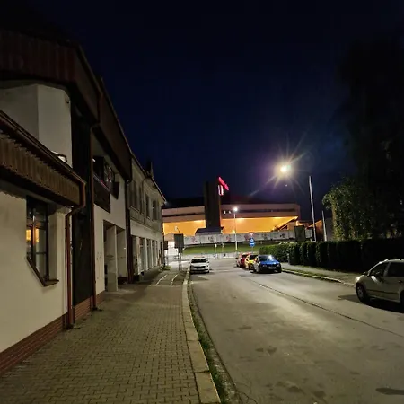 民宿 Bydlim U Areny *